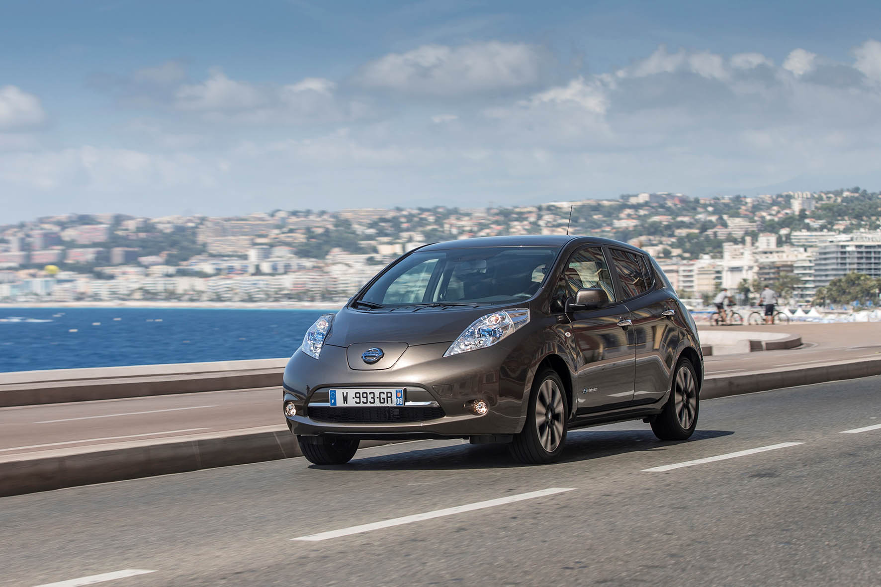 Nissan LEAF krijgt in 2016 een 30kWh accupakket met 250 kilometer actieradius.