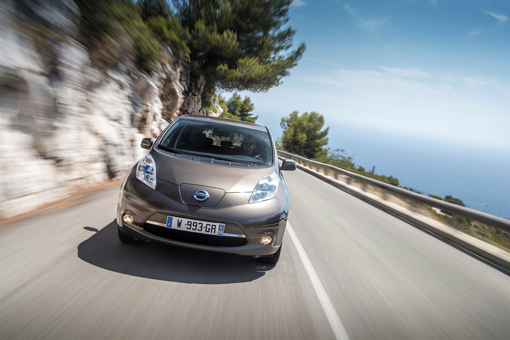Nissan LEAF krijgt in 2016 een 30kWh accupakket met 250 kilometer actieradius.