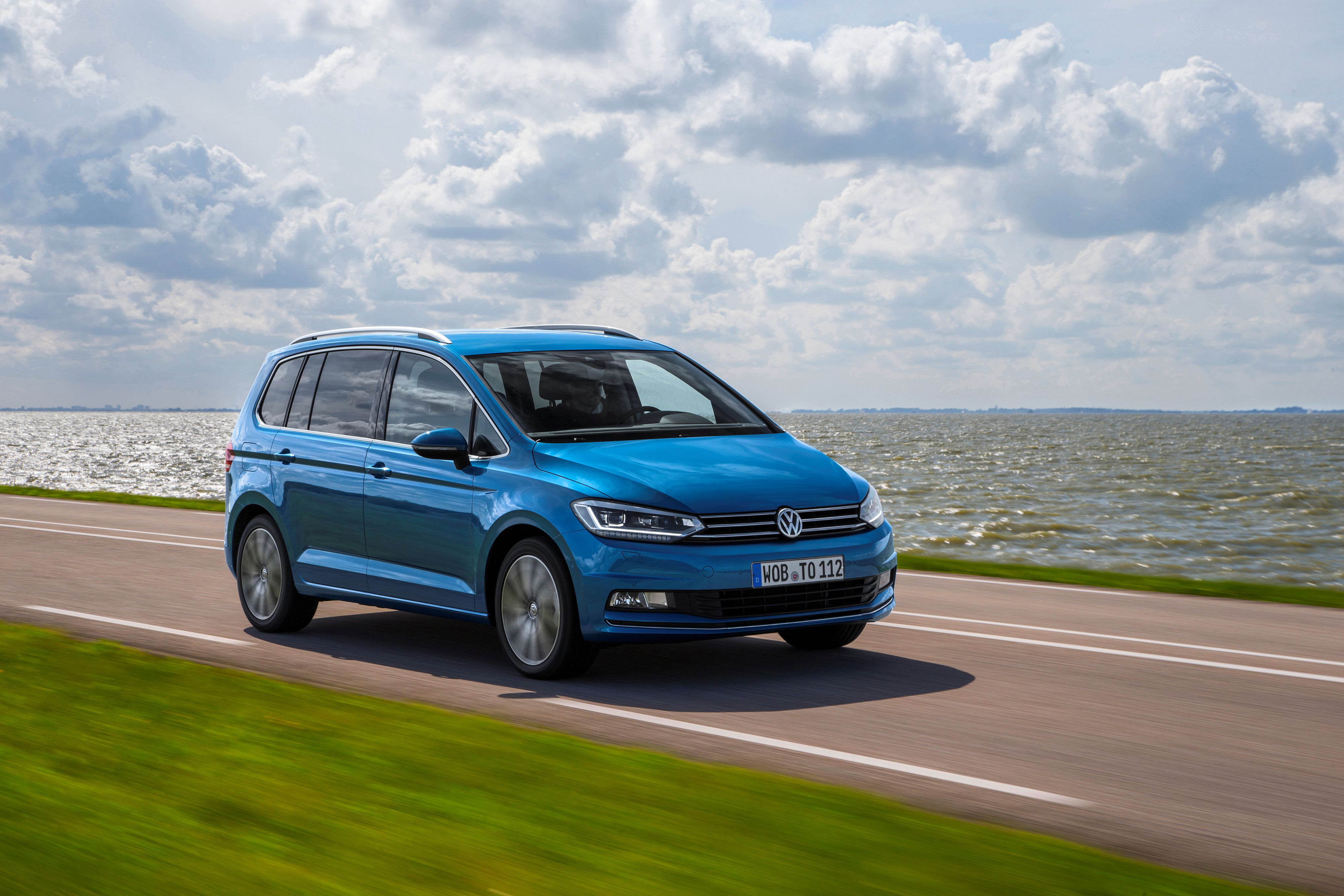 Volkswagen Touran 1.6 TDI met DSG en 20% bijtelling geprijsd.