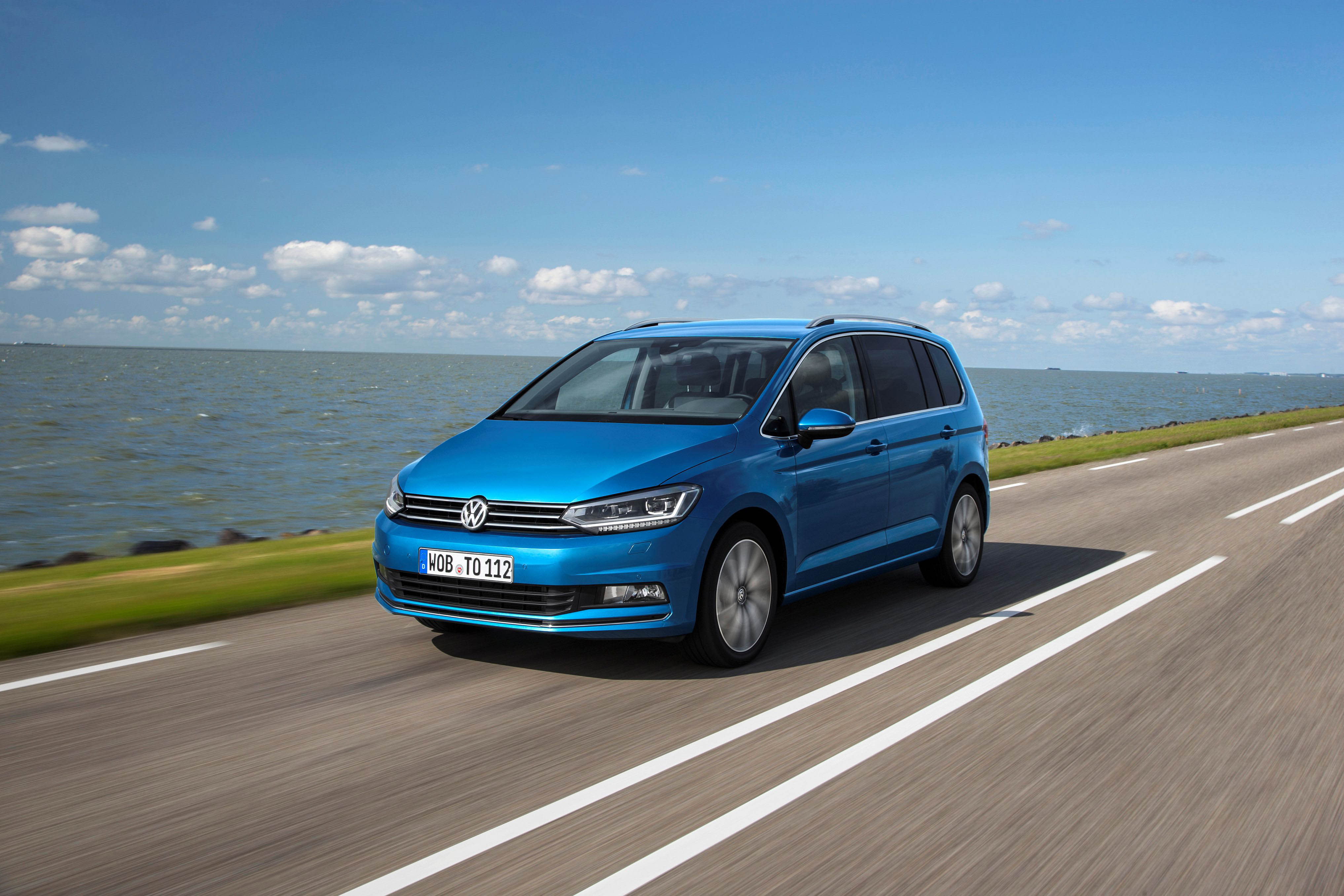 Volkswagen Touran 1.6 TDI met DSG en 20% bijtelling geprijsd.