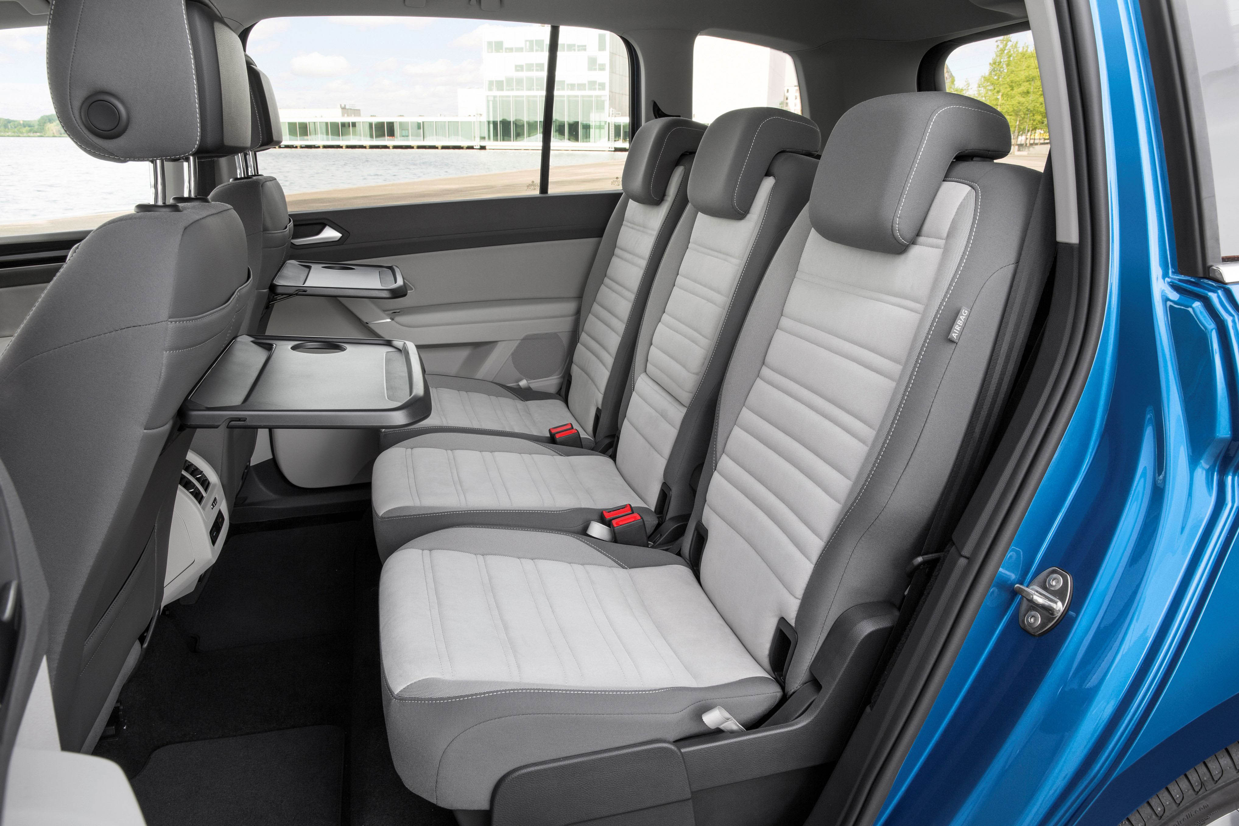Volkswagen Touran 1.6 TDI met DSG en 20% bijtelling geprijsd.