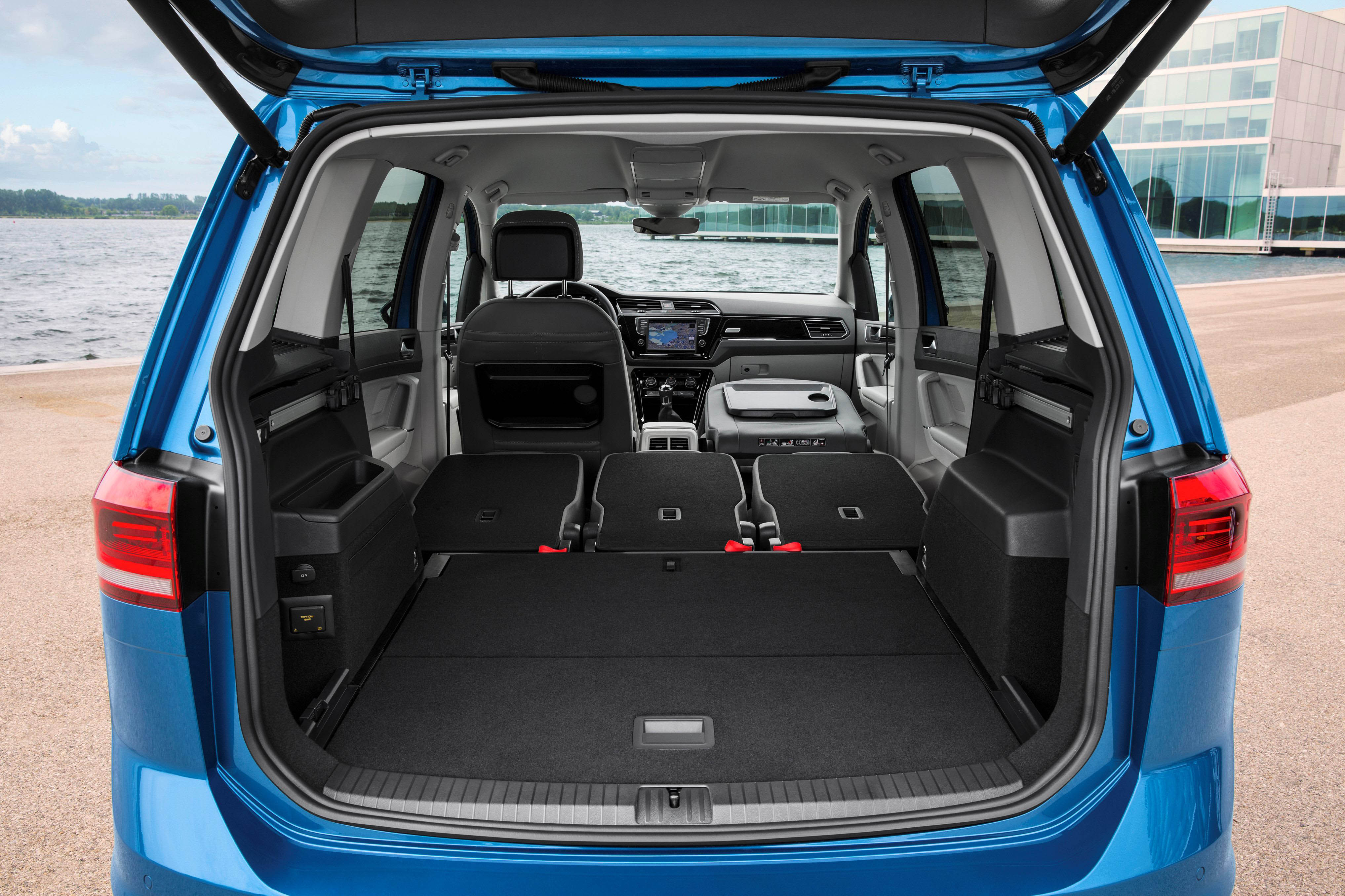 Volkswagen Touran 1.6 TDI met DSG en 20% bijtelling geprijsd.