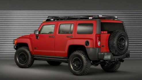 Hummer presenteert op de SEMA Auto Show drie studiemodellen op basis van de H3. De H3T Weekend Warrior staat in de kijkers met zijn functionele uitdossing voor het echte werk, met de H3 X Concept laat