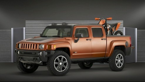Hummer presenteert op de SEMA Auto Show drie studiemodellen op basis van de H3. De H3T Weekend Warrior staat in de kijkers met zijn functionele uitdossing voor het echte werk, met de H3 X Concept laat
