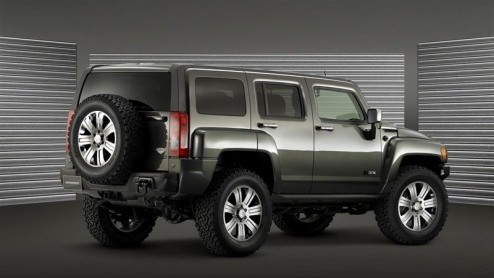Hummer presenteert op de SEMA Auto Show drie studiemodellen op basis van de H3. De H3T Weekend Warrior staat in de kijkers met zijn functionele uitdossing voor het echte werk, met de H3 X Concept laat