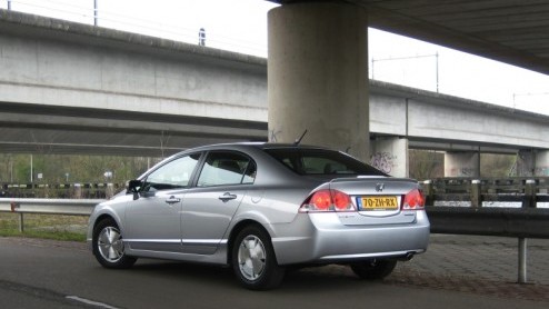 Bijzondere autos zijn vaak te herkennen aan hun excentrieke vormgeving, speciale prijsstelling en technische hoogstand. De uit 1999 daterende Honda Insight hybride was er zo n. Hoewel de nieuwe Hon