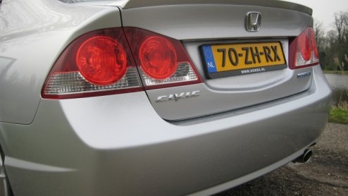 Bijzondere autos zijn vaak te herkennen aan hun excentrieke vormgeving, speciale prijsstelling en technische hoogstand. De uit 1999 daterende Honda Insight hybride was er zo n. Hoewel de nieuwe Hon