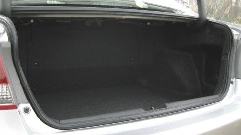 Bijzondere autos zijn vaak te herkennen aan hun excentrieke vormgeving, speciale prijsstelling en technische hoogstand. De uit 1999 daterende Honda Insight hybride was er zo n. Hoewel de nieuwe Hon