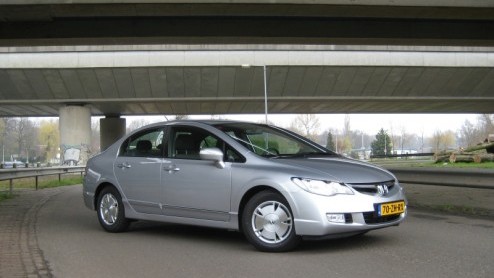 Bijzondere autos zijn vaak te herkennen aan hun excentrieke vormgeving, speciale prijsstelling en technische hoogstand. De uit 1999 daterende Honda Insight hybride was er zo n. Hoewel de nieuwe Hon