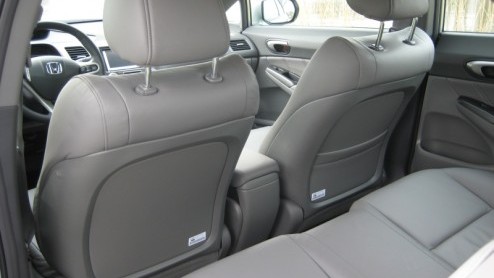 Bijzondere autos zijn vaak te herkennen aan hun excentrieke vormgeving, speciale prijsstelling en technische hoogstand. De uit 1999 daterende Honda Insight hybride was er zo n. Hoewel de nieuwe Hon