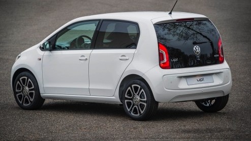Volkswagen Up krijgt voor 2015 vier centimeter verlaagde gordelbevestigingspunten, opgewaardeerde elektrische raambediening, een extra make-up spiegel en BlueMotion Technologies.