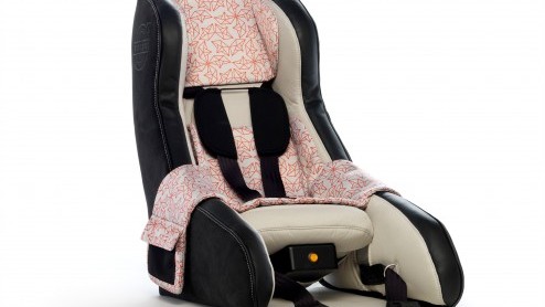 Volvo opblaasbaar kinderzitje in de maak. Volvo heeft een studiemodel van een opblaasbaar kinderzitje gepresenteerd.