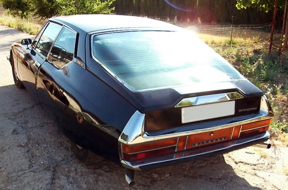 Johan Cruijff heeft twee keer een Citroen SM in zijn bezit gehad. Het ene exemplaar staat in Nederland, de ander is waarschijnlijk in bezit van deze Spanjaard.