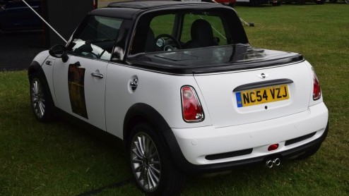 Mini bestaat 55 jaar! De eerste Mini werd in 1959 gentroduceerd. Heritage!