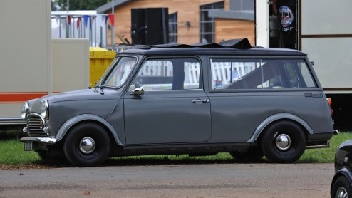 Mini bestaat 55 jaar! De eerste Mini werd in 1959 gentroduceerd. Heritage!