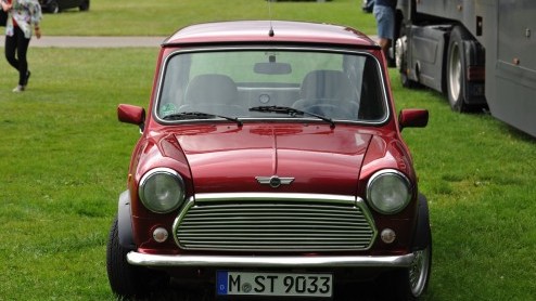 Mini bestaat 55 jaar! De eerste Mini werd in 1959 gentroduceerd. Heritage!