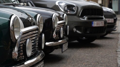 Mini bestaat 55 jaar! De eerste Mini werd in 1959 gentroduceerd. Heritage!