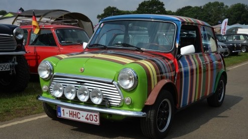 Mini bestaat 55 jaar! De eerste Mini werd in 1959 gentroduceerd. Heritage!