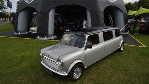 Mini bestaat 55 jaar! De eerste Mini werd in 1959 gentroduceerd. Heritage!