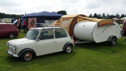 Mini bestaat 55 jaar! De eerste Mini werd in 1959 gentroduceerd. Heritage!