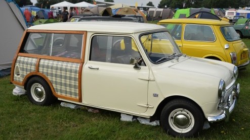 Mini bestaat 55 jaar! De eerste Mini werd in 1959 gentroduceerd. Heritage!