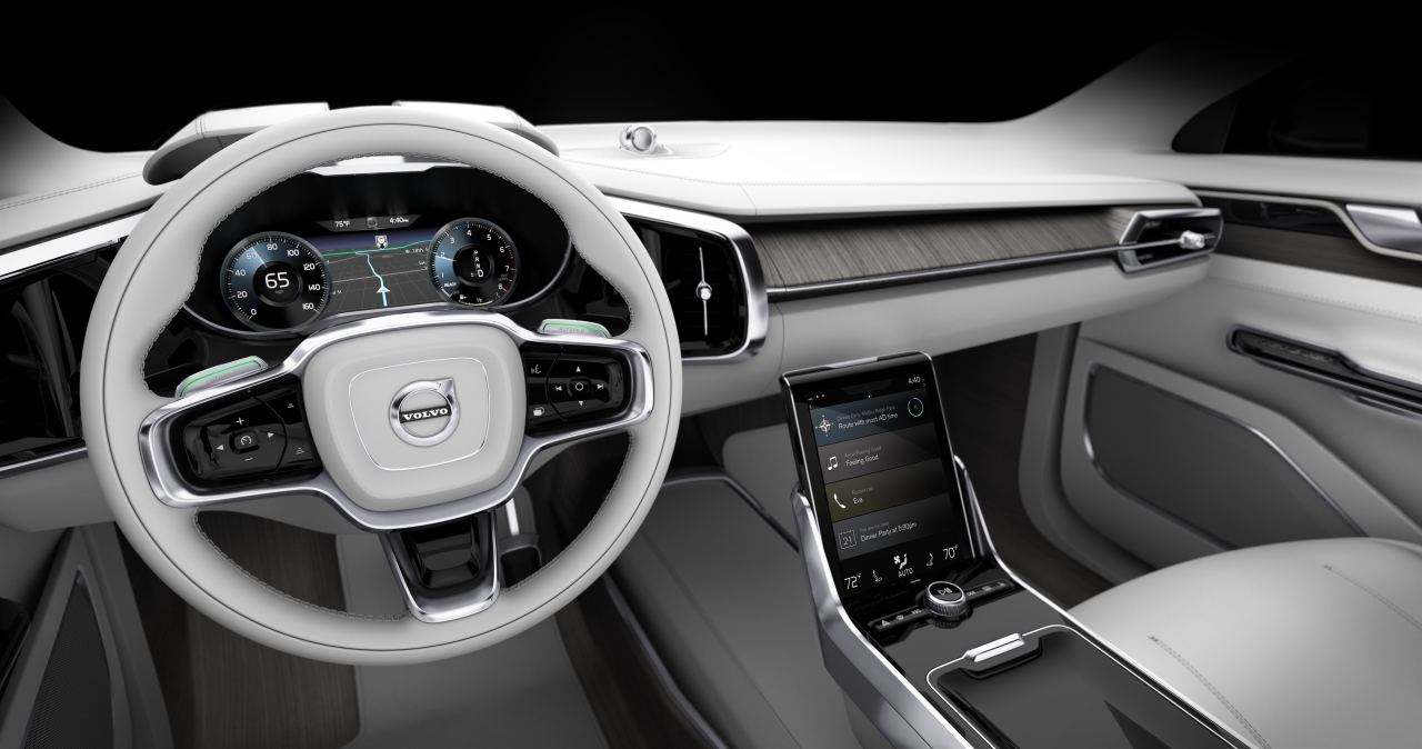 Volvo Concept 26 laat zien hoe het interieur van de zelfrijdende auto zich aanpast aan de rijmodus. De autonoom rijdende auto maakt van een auto-interieur en lounge.