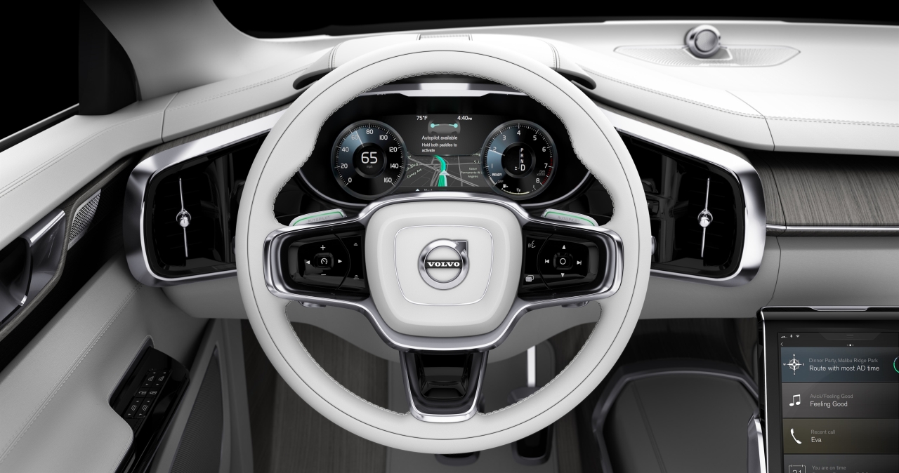 Volvo Concept 26 laat zien hoe het interieur van de zelfrijdende auto zich aanpast aan de rijmodus. De autonoom rijdende auto maakt van een auto-interieur en lounge.