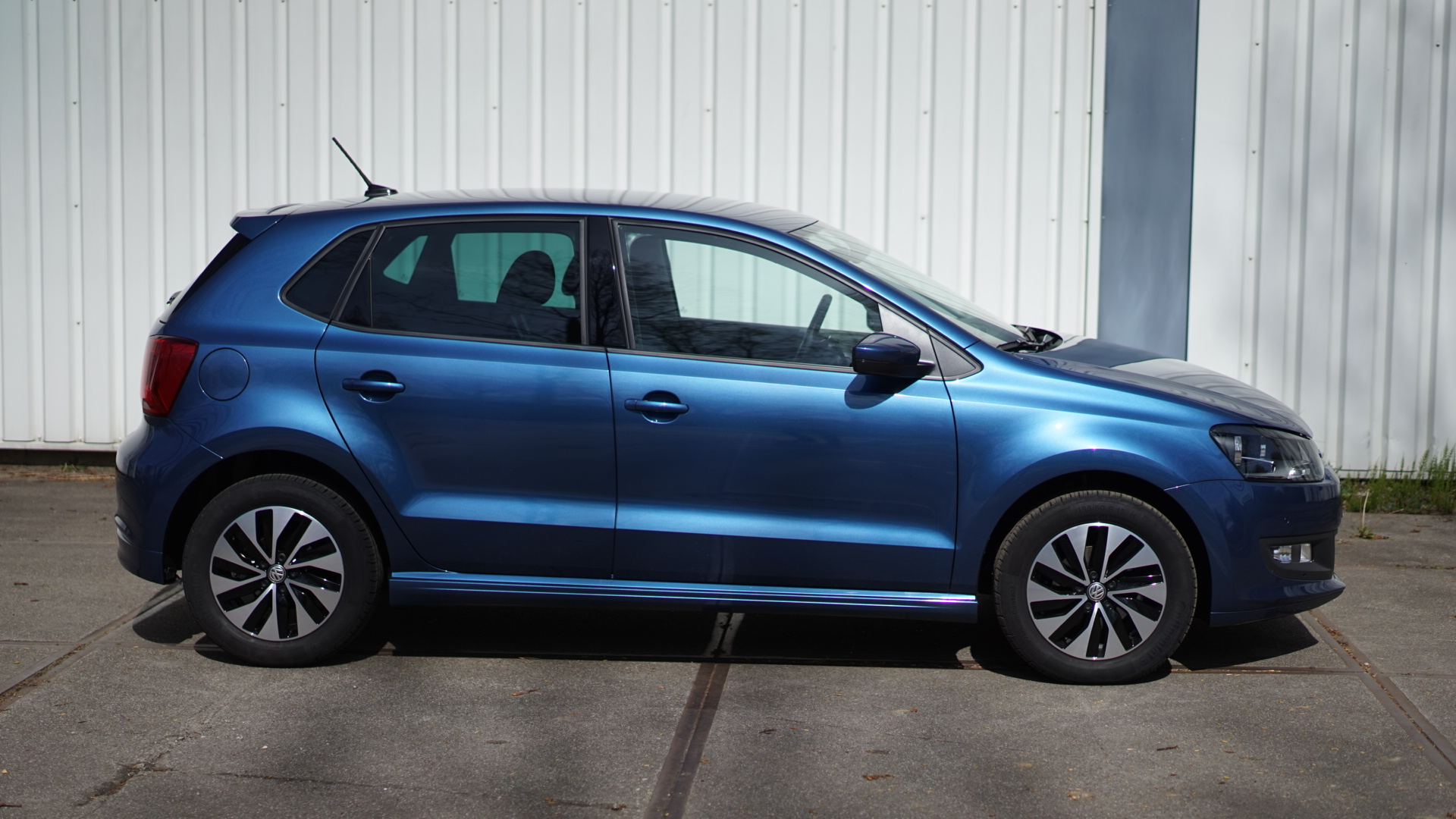 Autotest Volkswagen Polo 1.0 TSI. Voor deze rijtest hebben we gereden met de Polo BlueMotion 1.0 TSI, de nieuwe driecilinder die het slimme alternatief is voor de andere Polo's.