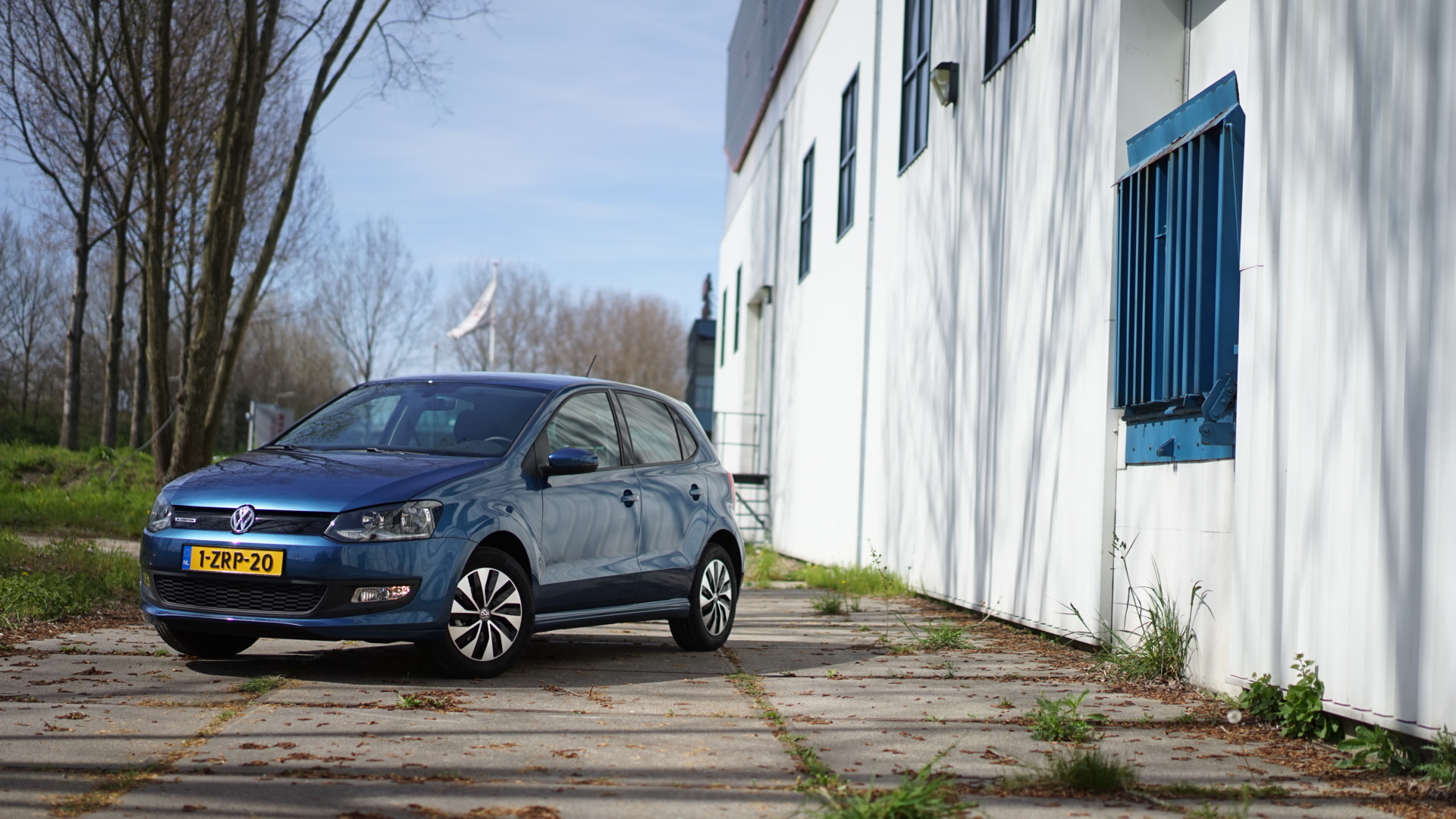 Autotest Volkswagen Polo 1.0 TSI. Voor deze rijtest hebben we gereden met de Polo BlueMotion 1.0 TSI, de nieuwe driecilinder die het slimme alternatief is voor de andere Polo's.