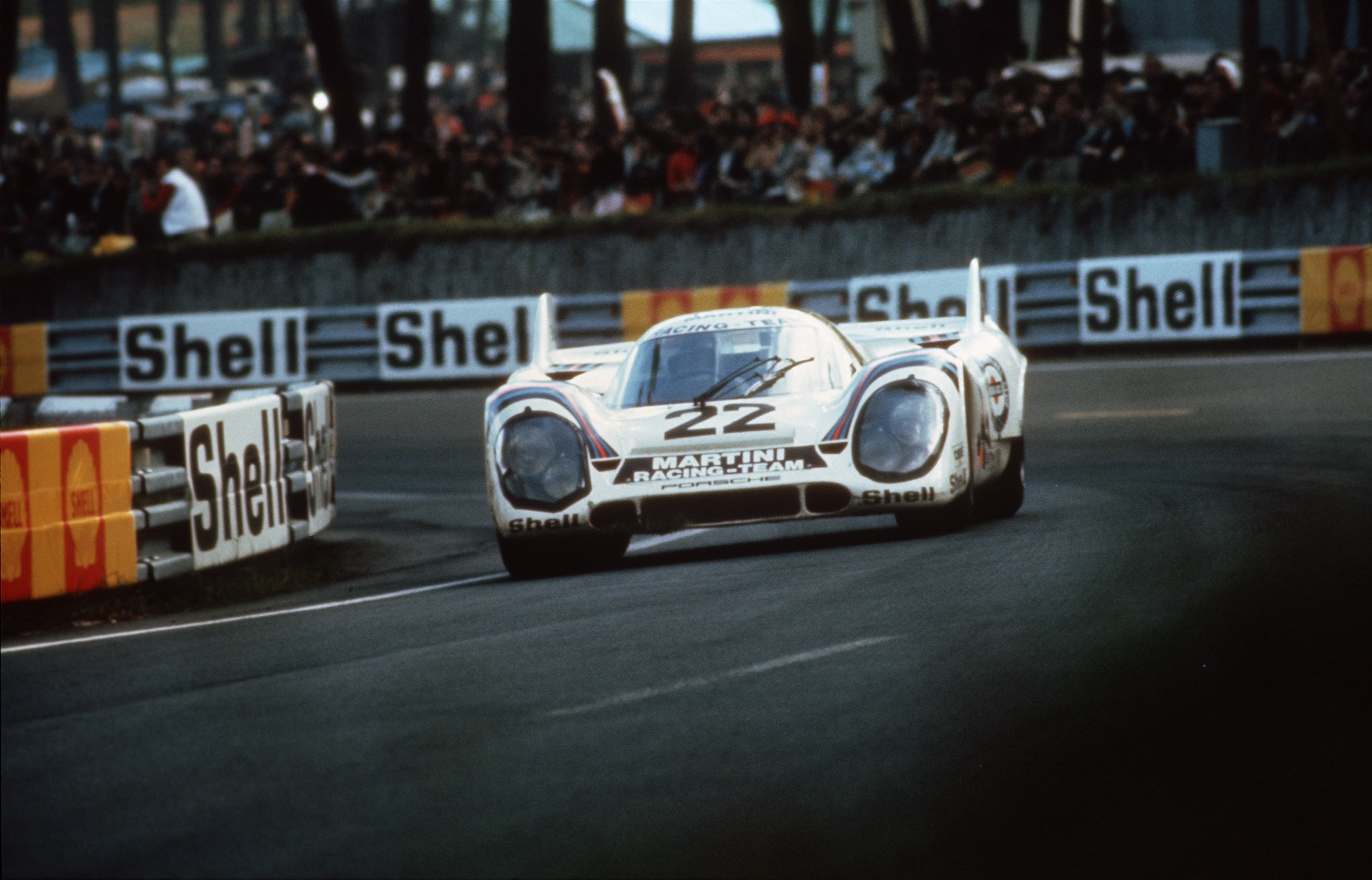 Tijdens Historic Grand Prix Zandvoort beleef je drie dagen historische autosportgeschiedenis met prominente merken zoals BMW en Porsche.