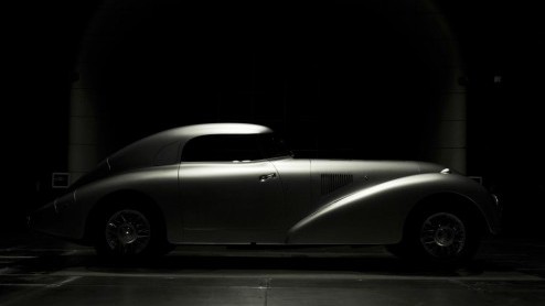 Mercedes-Benz 540 K Streamliner op een voetstuk tijdens Concours d'Elegance Pebble Beach 2014.