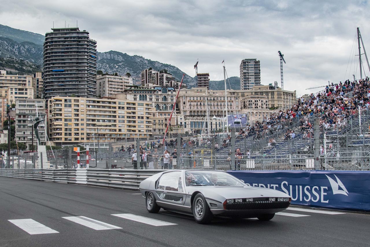 Prins Albert maakte afgelopen weekend een ererondjes met de bijzondere Lamborghini Marzal uit 1967 op het stratencircuit van Monaco.