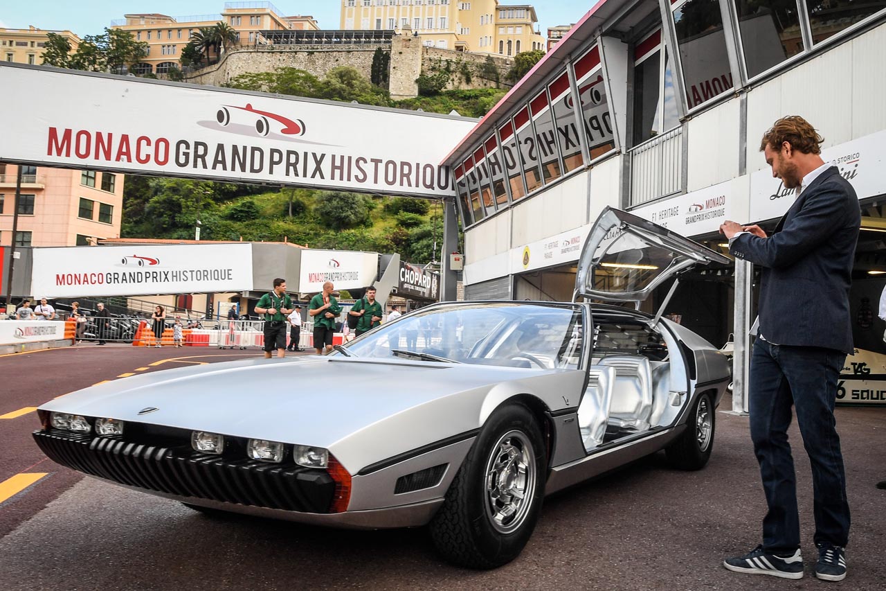 Prins Albert maakte afgelopen weekend een ererondjes met de bijzondere Lamborghini Marzal uit 1967 op het stratencircuit van Monaco.