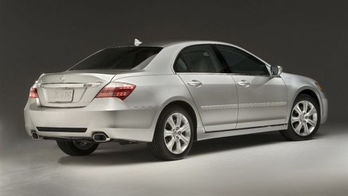 Op de Chicago Auto Show presenteert Honda de vernieuwde Legend. Hun topmodel wordt in Amerika onder de naam Acura RL verkocht, maar de wijzigingen worden gewoon overgenomen. Het gewijzigde front kenme