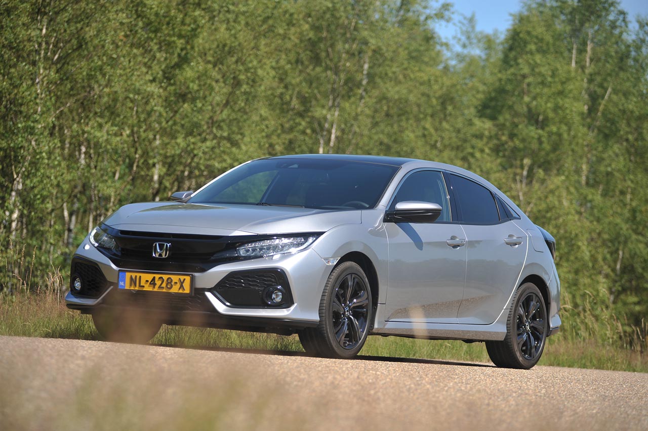 De nieuwe Honda Civic is een stuk langer dan zijn voorganger, biedt daardoor een forse binnenruimte en een hoogstaand comfort. De 1.0-liter turbomotor is geweldig op alle fronten.
