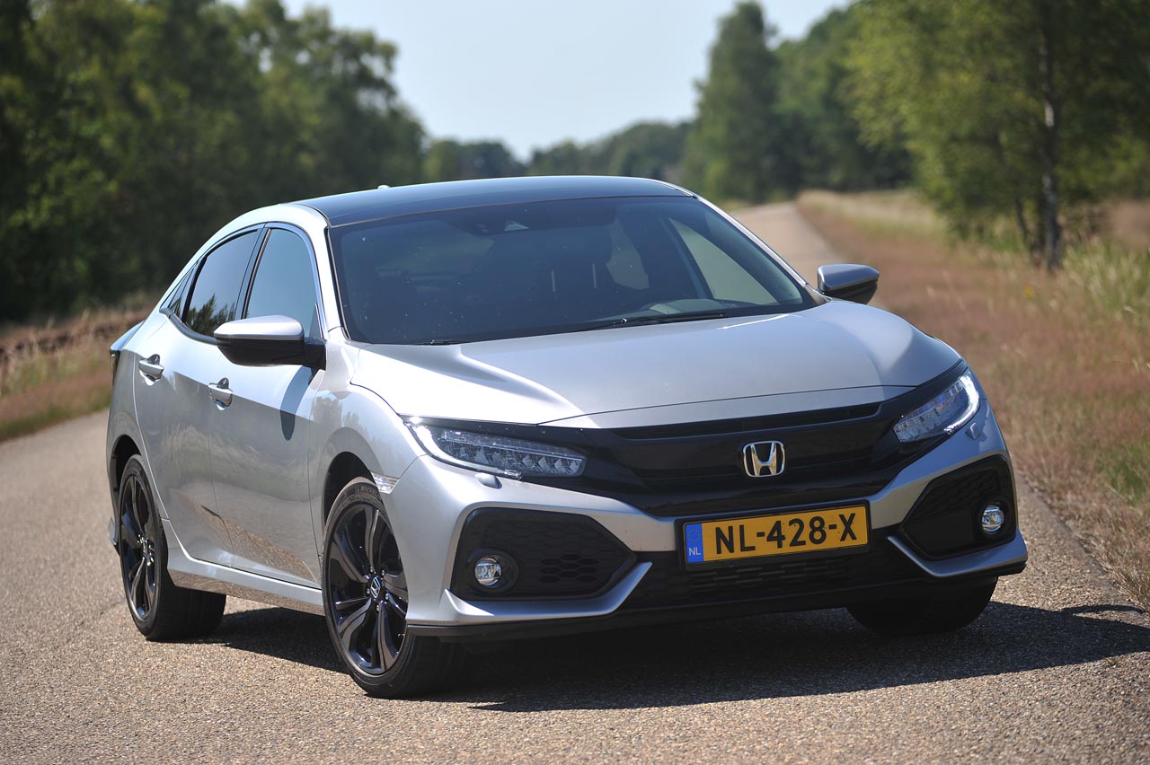 De nieuwe Honda Civic is een stuk langer dan zijn voorganger, biedt daardoor een forse binnenruimte en een hoogstaand comfort. De 1.0-liter turbomotor is geweldig op alle fronten.