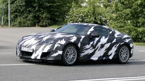 Tussen al het Duitse en Japanse sportwagengeweld kan Honda natuurlijk niet achterblijven. Het merk haalt dan ook de NSX weer van stal. Bij de nieuwe generatie verhuist de motor naar een nieuwe plek en