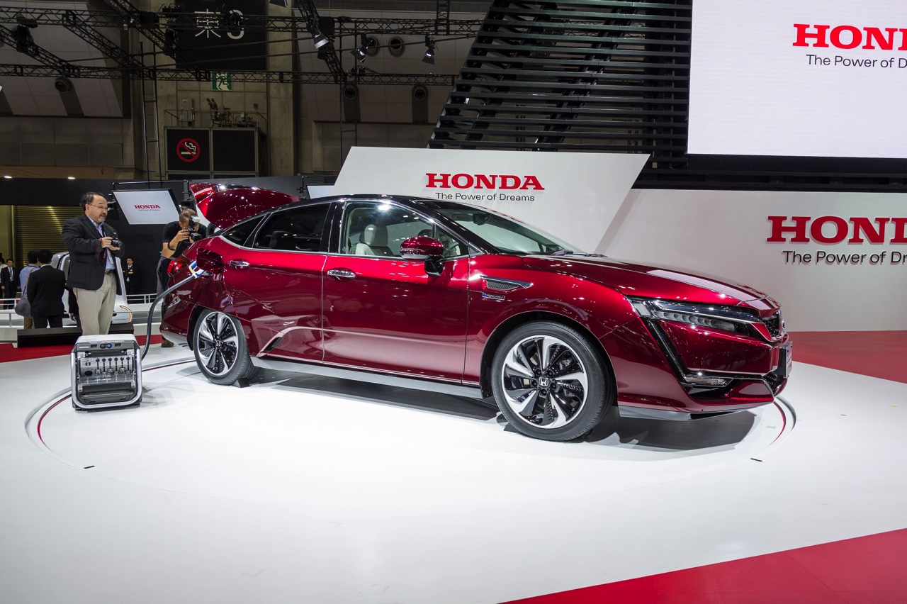 Honda biedt op de Autosalon van Geneve ook ruimte voor het Europese debuut van de Clarity Fuel Cell en een kleurige Jazz concept.