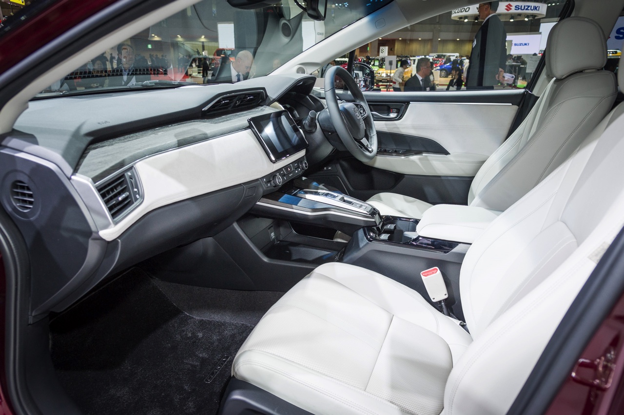 Honda biedt op de Autosalon van Geneve ook ruimte voor het Europese debuut van de Clarity Fuel Cell en een kleurige Jazz concept.