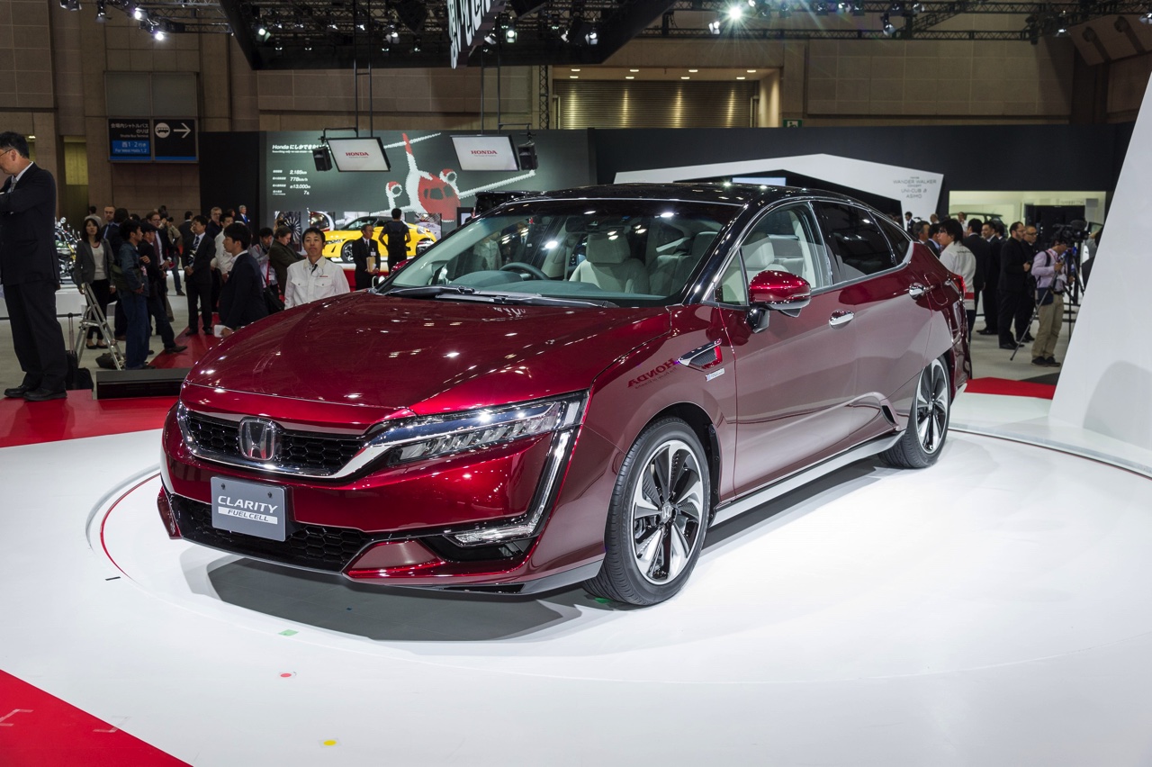 Honda biedt op de Autosalon van Geneve ook ruimte voor het Europese debuut van de Clarity Fuel Cell en een kleurige Jazz concept.