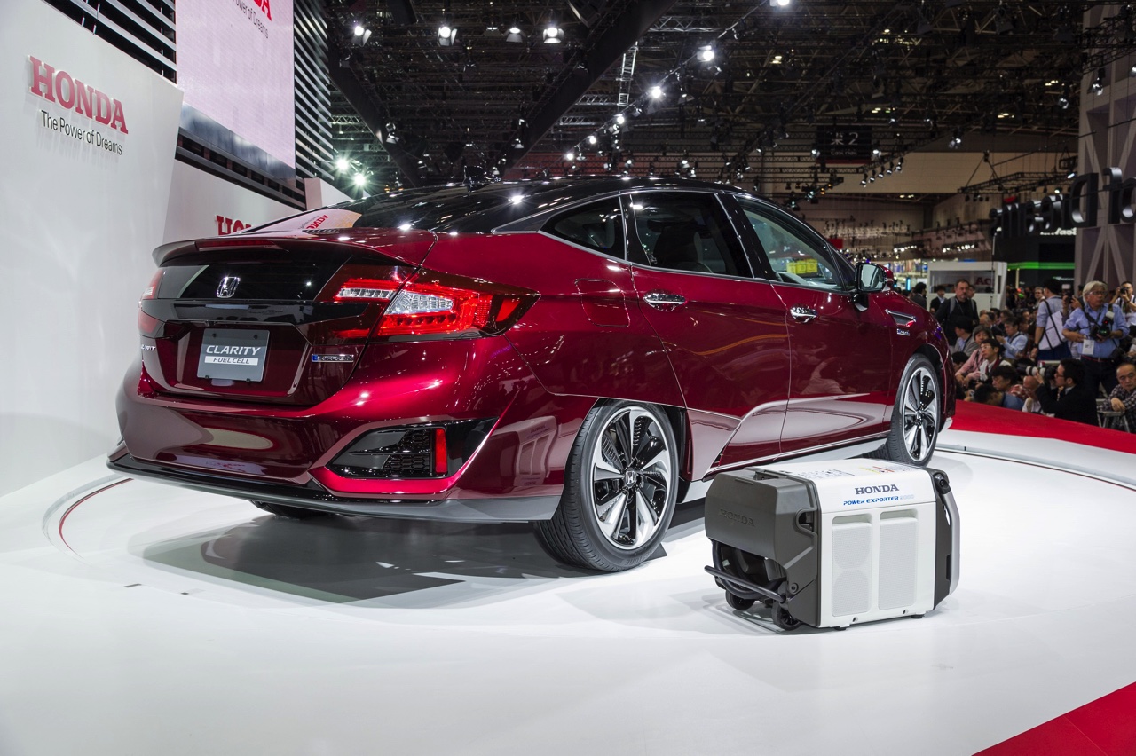 Honda biedt op de Autosalon van Geneve ook ruimte voor het Europese debuut van de Clarity Fuel Cell en een kleurige Jazz concept.
