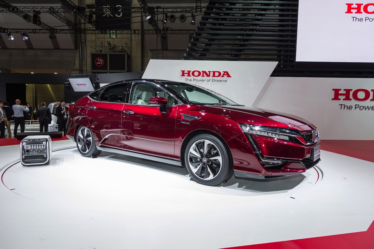 Honda biedt op de Autosalon van Geneve ook ruimte voor het Europese debuut van de Clarity Fuel Cell en een kleurige Jazz concept.
