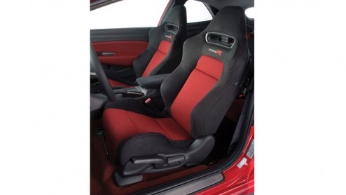 We worden al maanden geprikkeld door Honda over hoe de definitieve hot-hatch van Honda er uit gaat zien. Via het knalgele conceptmodel van een paar maanden geleden kregen we al een aardige indruk, m