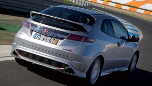 Eindelijk komt de driedeursversie van de Honda Civic op de markt. De vijfdeurs was natuurlijk al een tijdje beschikbaar, maar wij zaten te wachten op de nog mooiere driedeurs. Ook de Type-R, de sporti