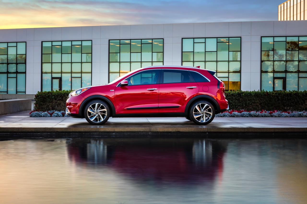 Introductie Kia Niro op Chicago Auto Show. De hybride Niro komt later in 2016 op de Nederlandse markt.
