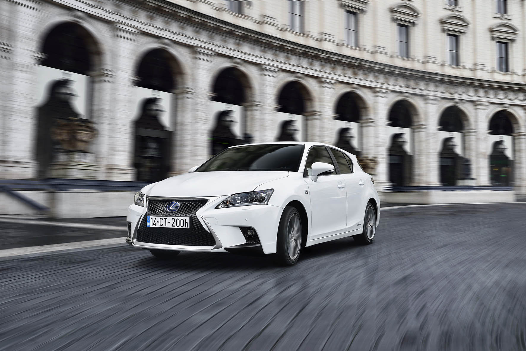 Lexus maakt hybridemodellen CT 200h, NX 300h en IS 300h voordeliger in 2016. Zowel de CT als IS komen in 2016 in aanmerking voor 21% bijtelling.
