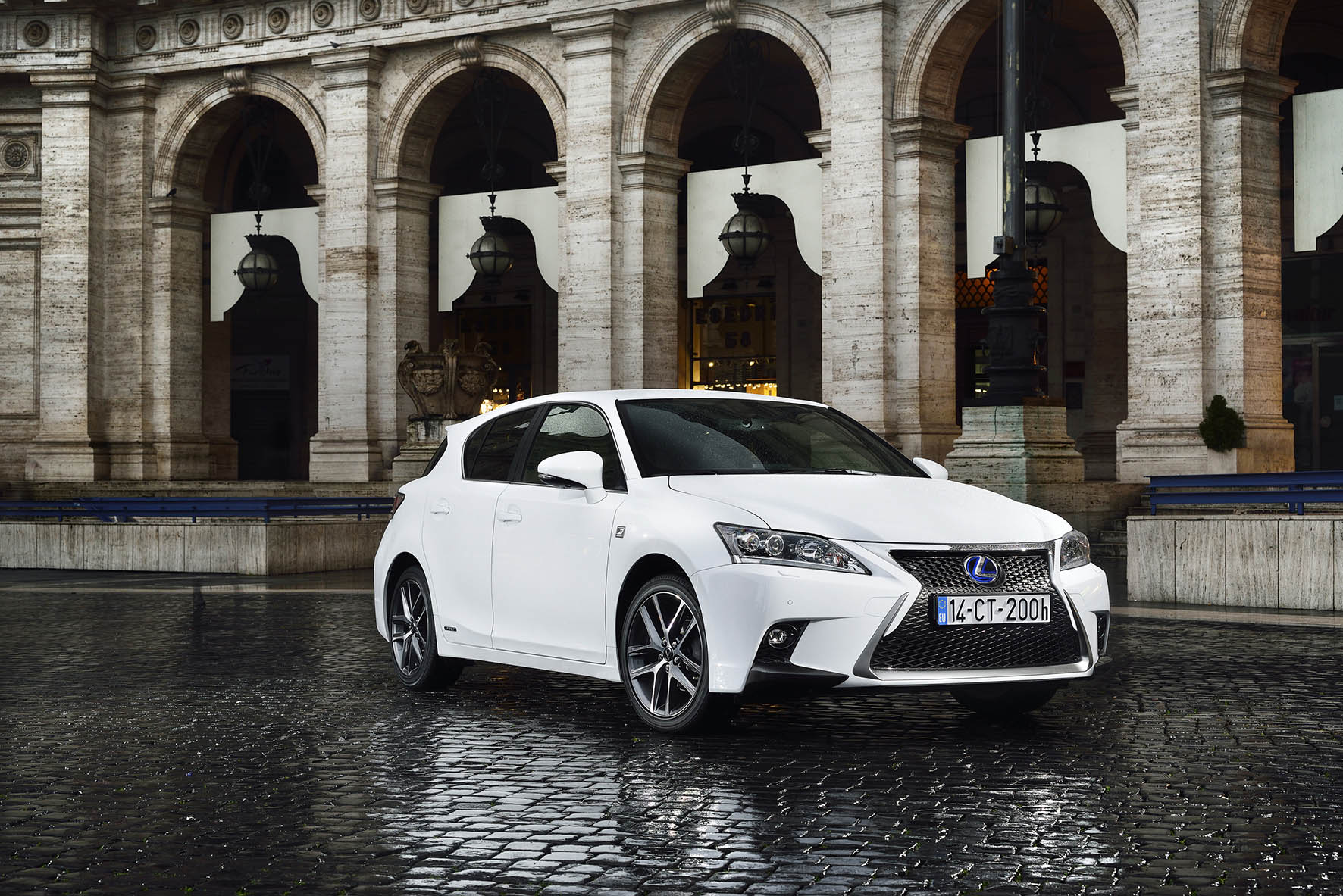 Lexus maakt hybridemodellen CT 200h, NX 300h en IS 300h voordeliger in 2016. Zowel de CT als IS komen in 2016 in aanmerking voor 21% bijtelling.