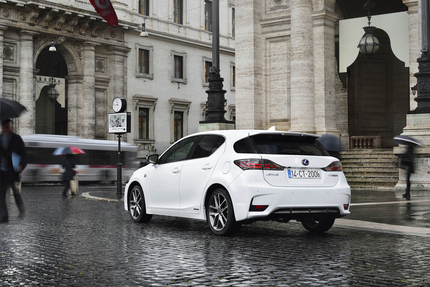 Lexus maakt hybridemodellen CT 200h, NX 300h en IS 300h voordeliger in 2016. Zowel de CT als IS komen in 2016 in aanmerking voor 21% bijtelling.