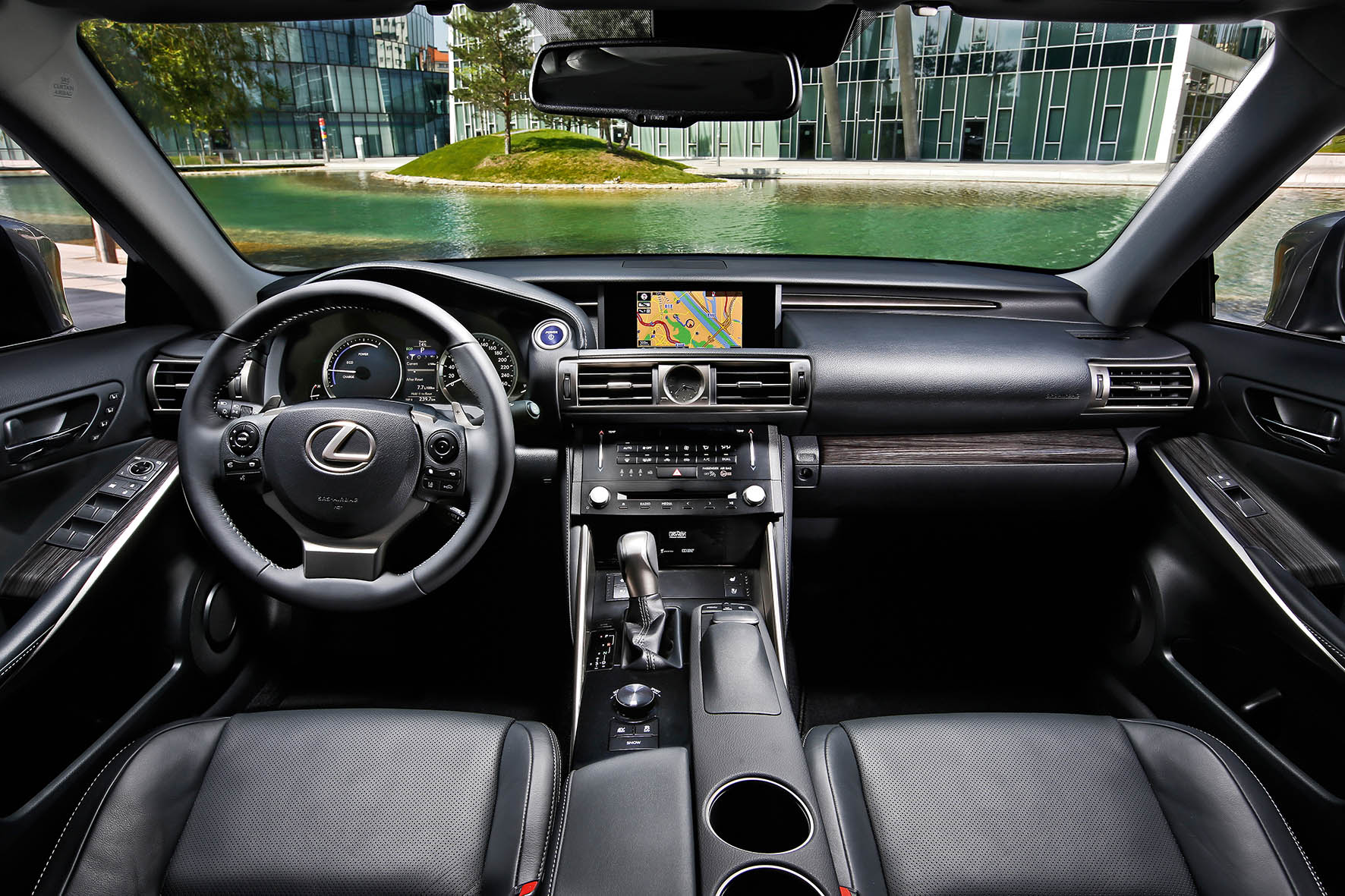Lexus maakt hybridemodellen CT 200h, NX 300h en IS 300h voordeliger in 2016. Zowel de CT als IS komen in 2016 in aanmerking voor 21% bijtelling.