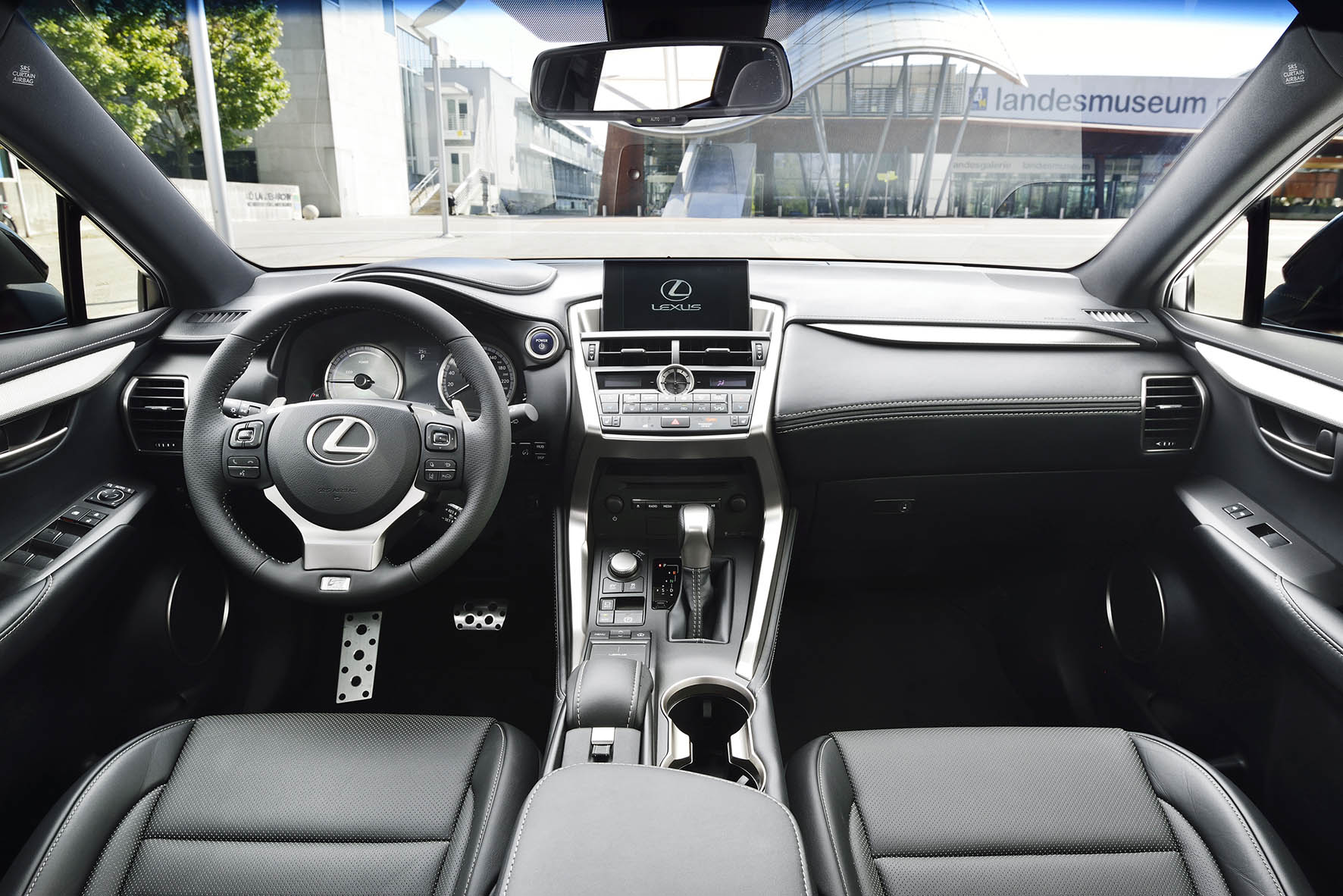 Lexus maakt hybridemodellen CT 200h, NX 300h en IS 300h voordeliger in 2016. Zowel de CT als IS komen in 2016 in aanmerking voor 21% bijtelling.